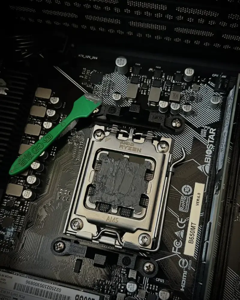 Nanošenje nove termalne paste na CPU