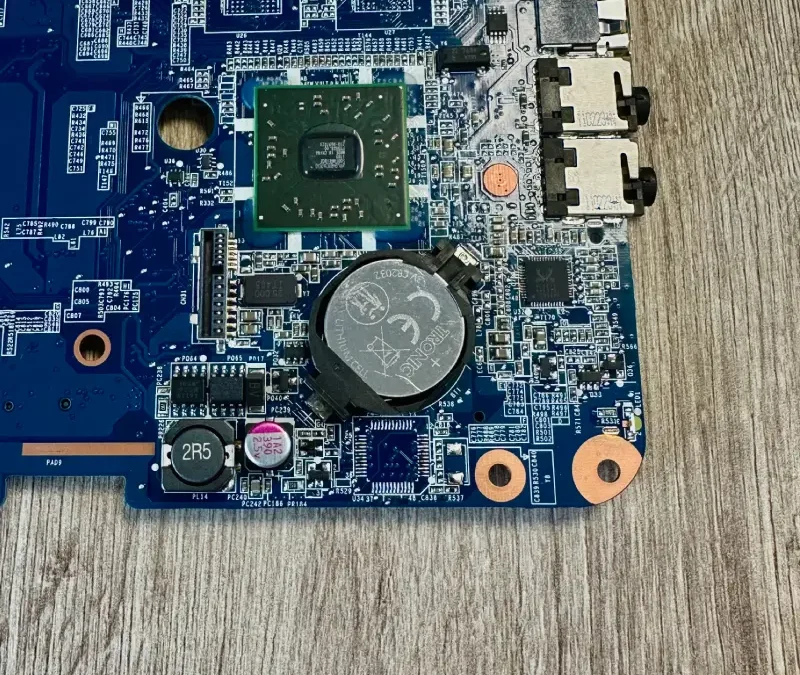 Laptop ne pamti vreme i datum – kada je potrebna zamena BIOS baterije