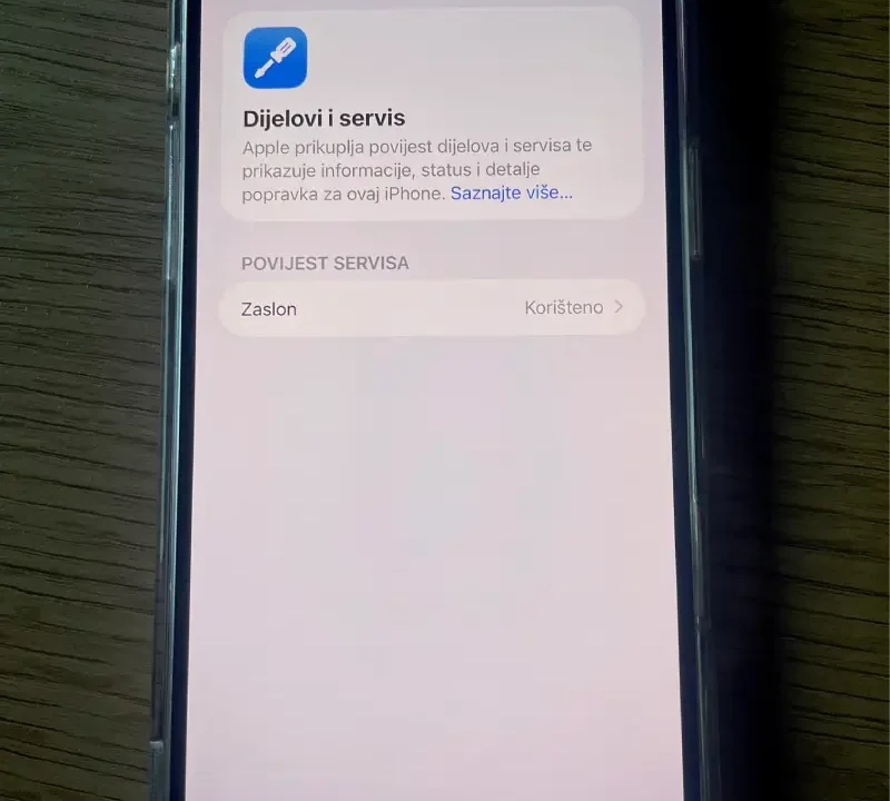 Nakon pada se pojavila crna mrlja na ekranu Iphone 16 plus
