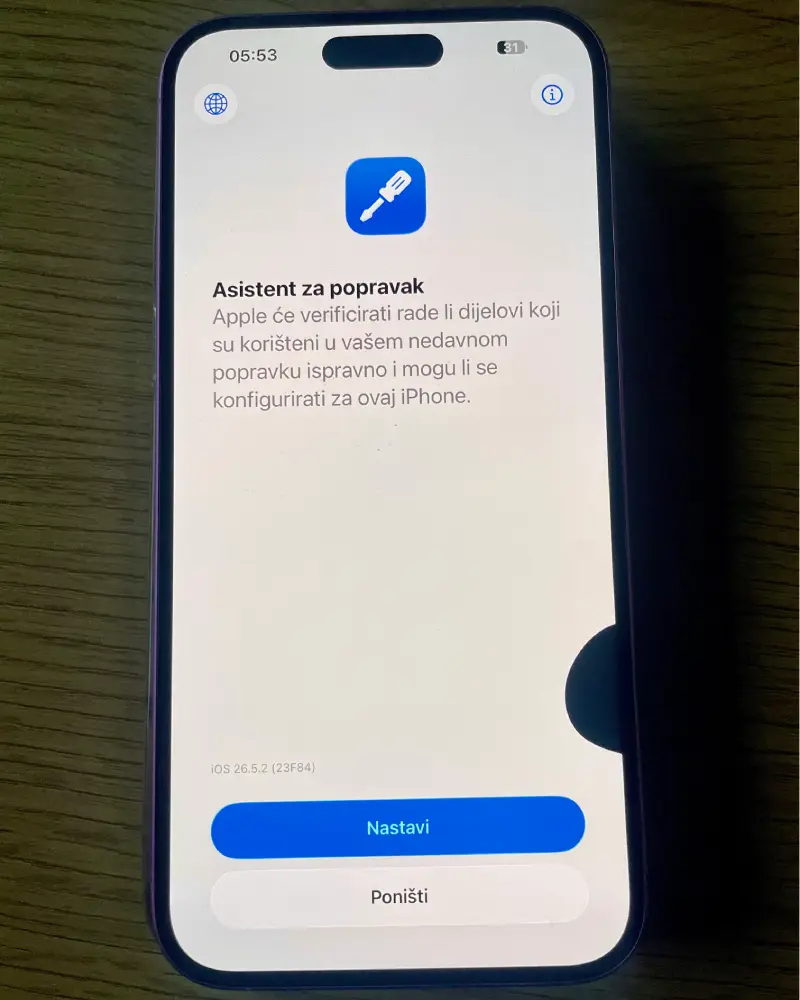 iPhone 16 Plus sa crnom mrljom na ekranu nakon pada